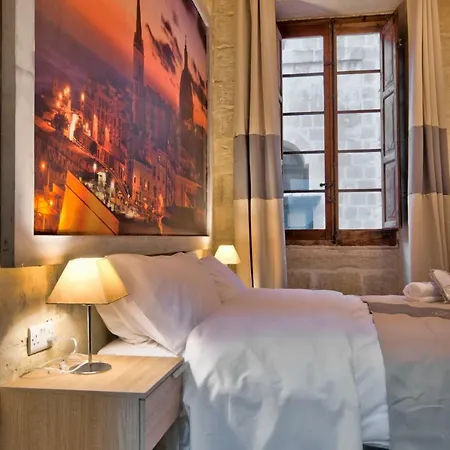 Laparelli Suites: Luxury 2 Guest house *